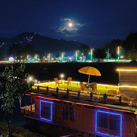 Houseboat Karima Palace Srīnagar Zewnętrze zdjęcie