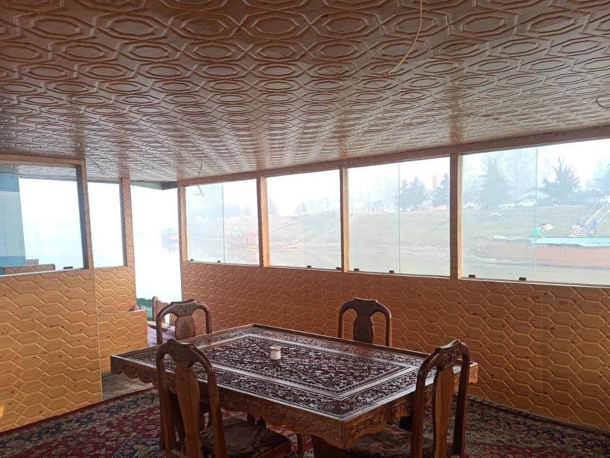 Houseboat Karima Palace Srīnagar Zewnętrze zdjęcie