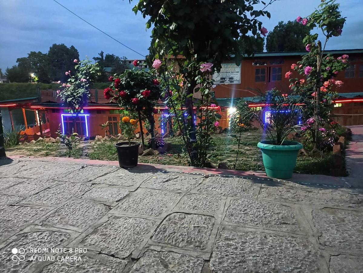 Houseboat Karima Palace Srīnagar Zewnętrze zdjęcie
