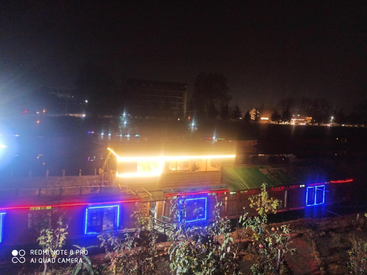 Houseboat Karima Palace Srīnagar Zewnętrze zdjęcie
