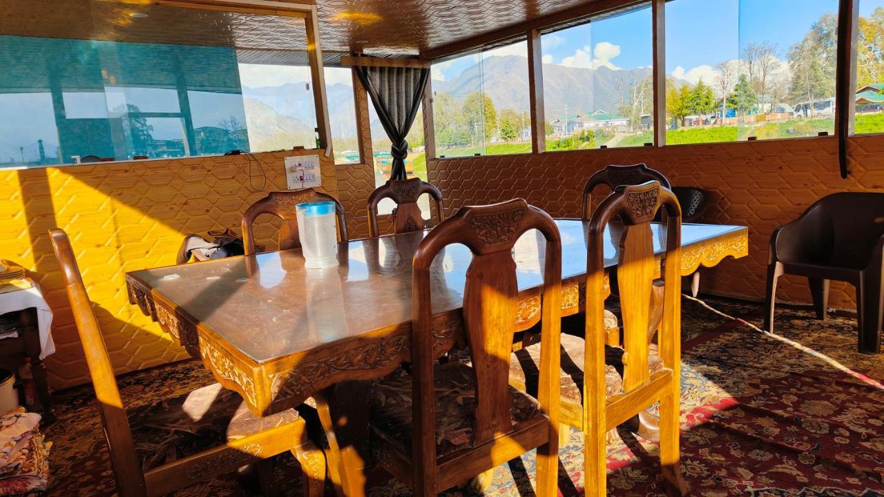 Houseboat Karima Palace Srīnagar Zewnętrze zdjęcie
