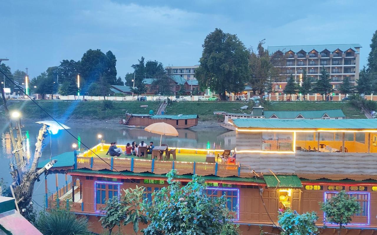 Houseboat Karima Palace Srīnagar Zewnętrze zdjęcie