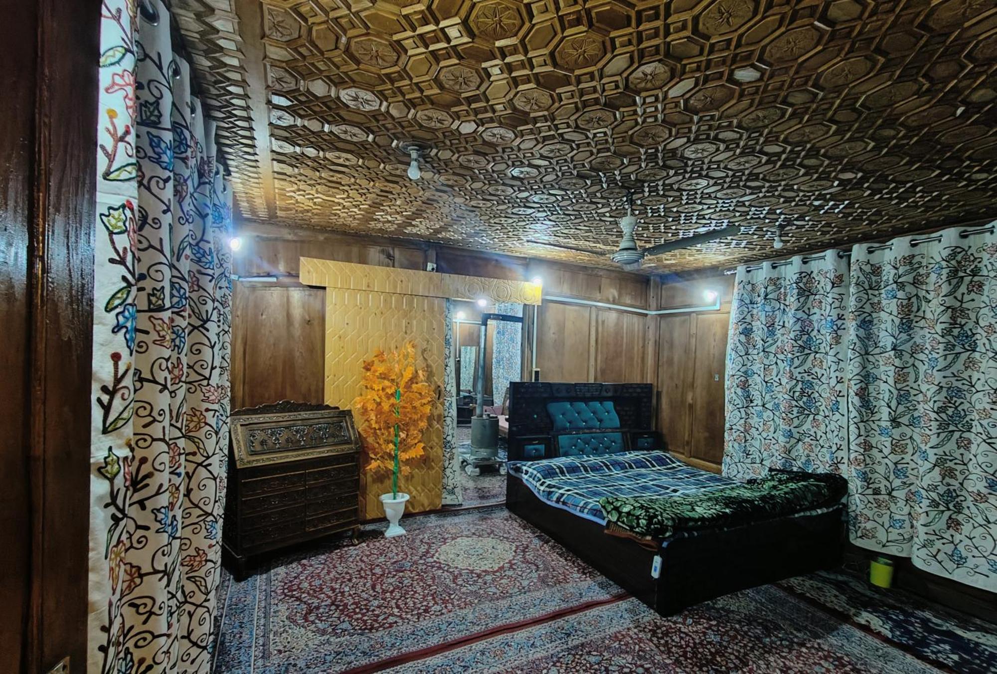 Houseboat Karima Palace Srīnagar Zewnętrze zdjęcie
