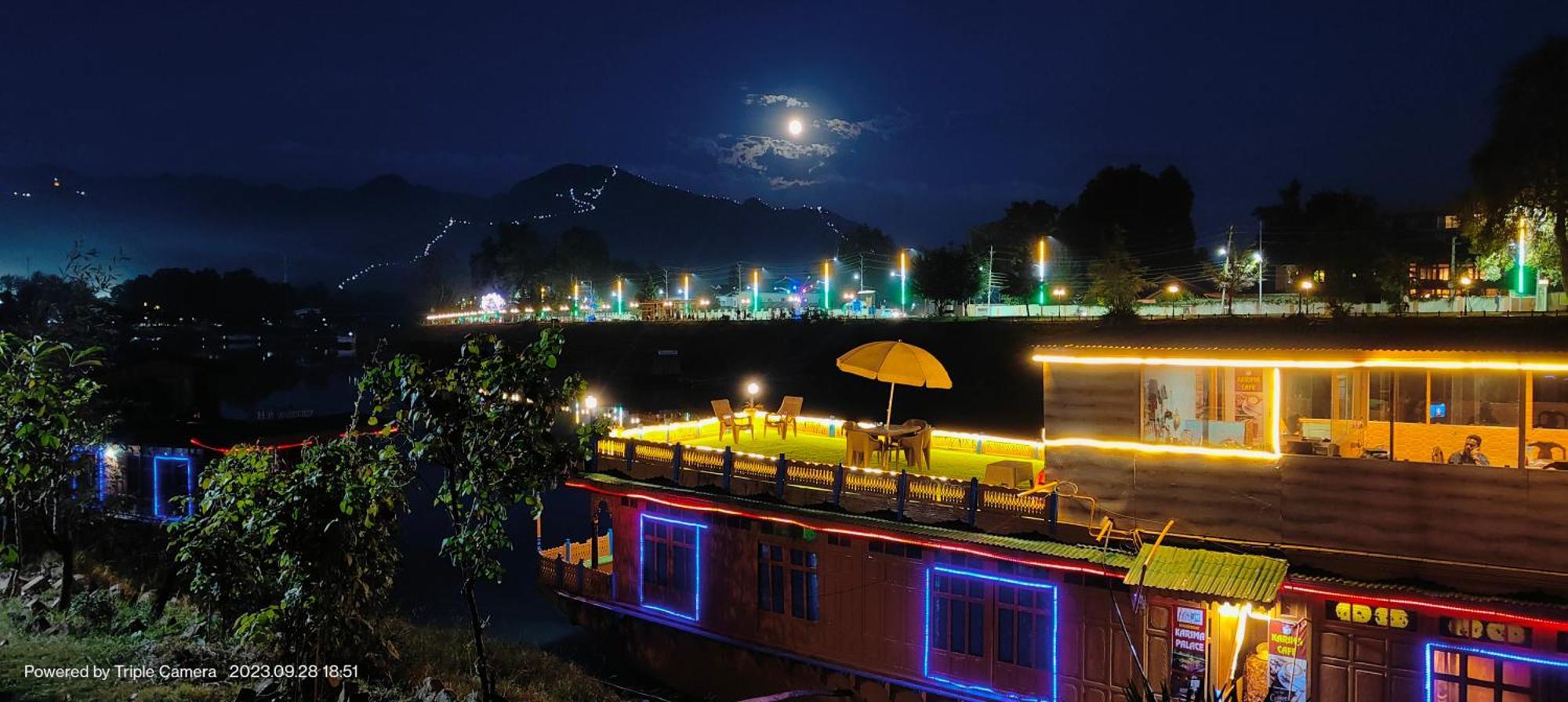 Houseboat Karima Palace Srīnagar Zewnętrze zdjęcie