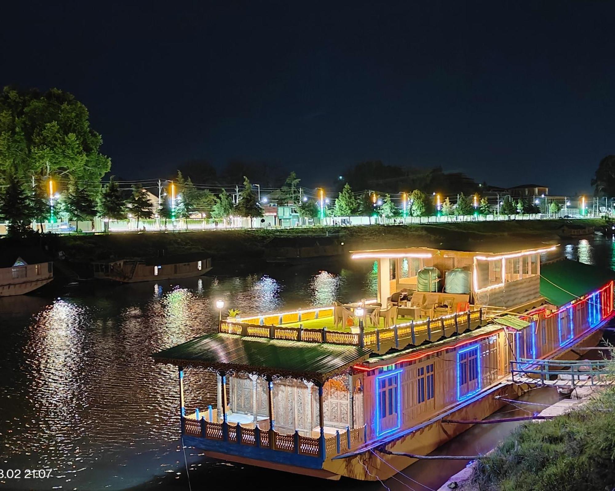Houseboat Karima Palace Srīnagar Zewnętrze zdjęcie