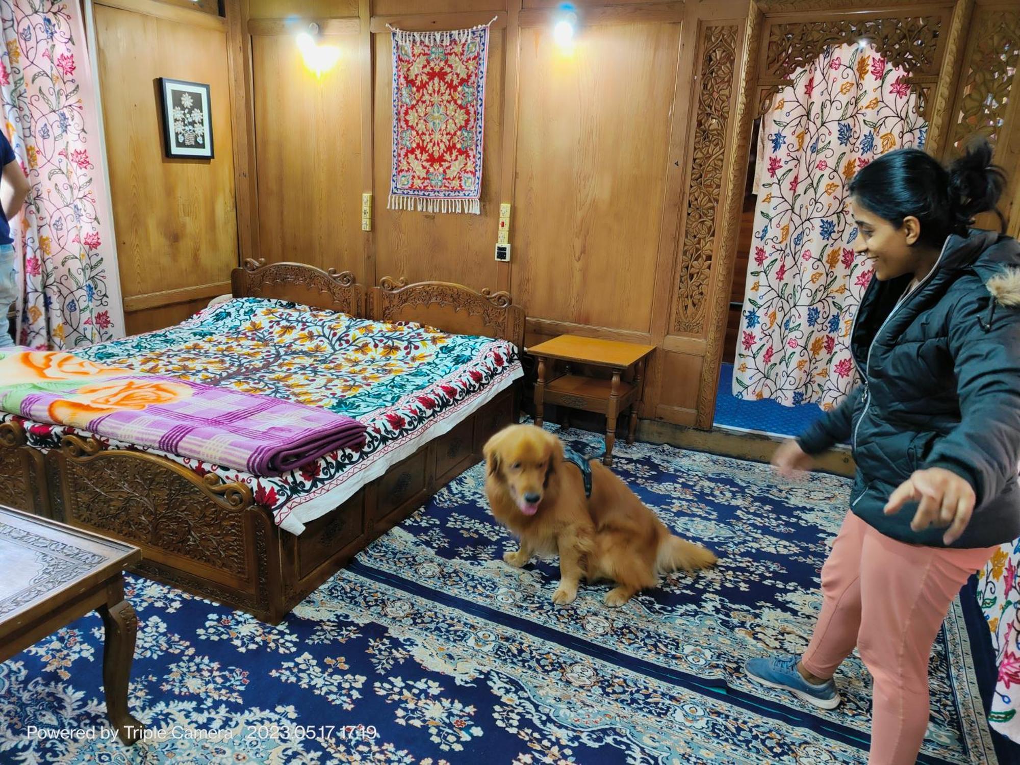 Houseboat Karima Palace Srīnagar Zewnętrze zdjęcie