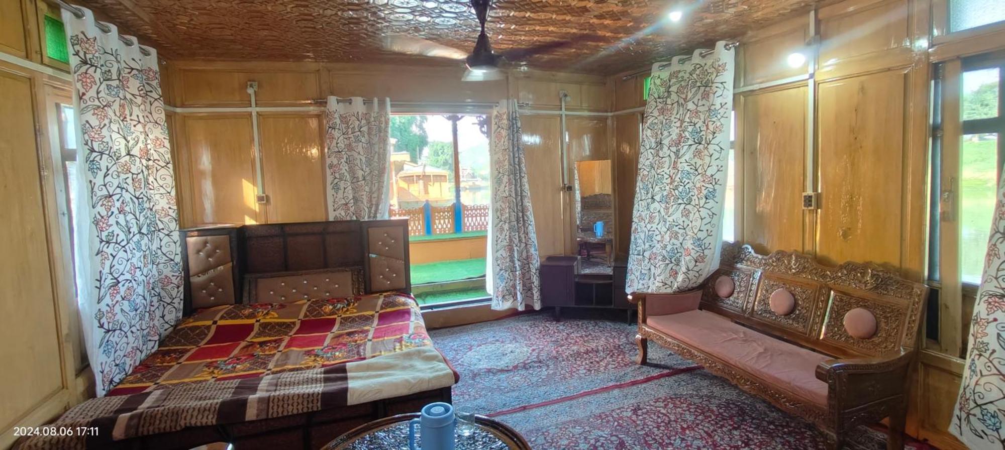 Houseboat Karima Palace Srīnagar Zewnętrze zdjęcie